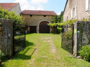 Attractive Holiday Home in Chargey-les-Port with Garden